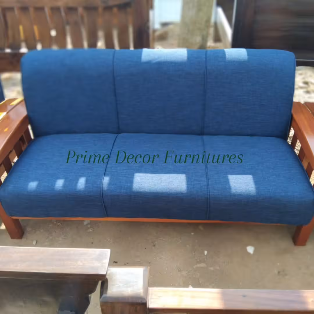 Executive Mahogany Wood 7-Seater Sofa Set & Table